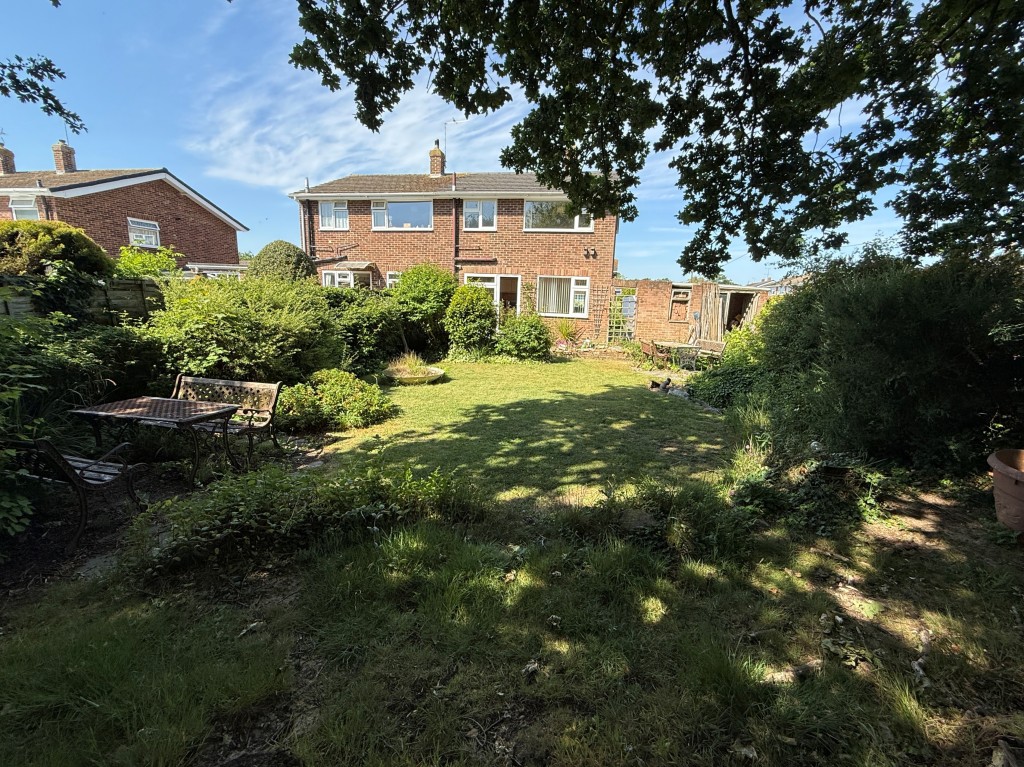 Lot: 96 - SEMI-DETACHED HOUSE FOR REPAIR WITH PLANNING FOR EXTENSION - Rear of house